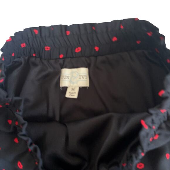 Francesca's Jun & Ivy Black Heart and Lips Kiss Print Mini Skirt Pull On Medium - Picture 4 of 7
